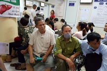 Bệnh viện kêu trời vì bị “siết chi” khám BHYT, Bộ Y tế vào cuộc