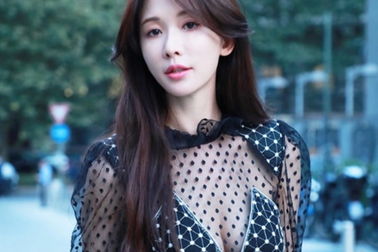 Rộ tin siêu mẫu Lâm Chí Linh đang mang song thai ở tuổi 43