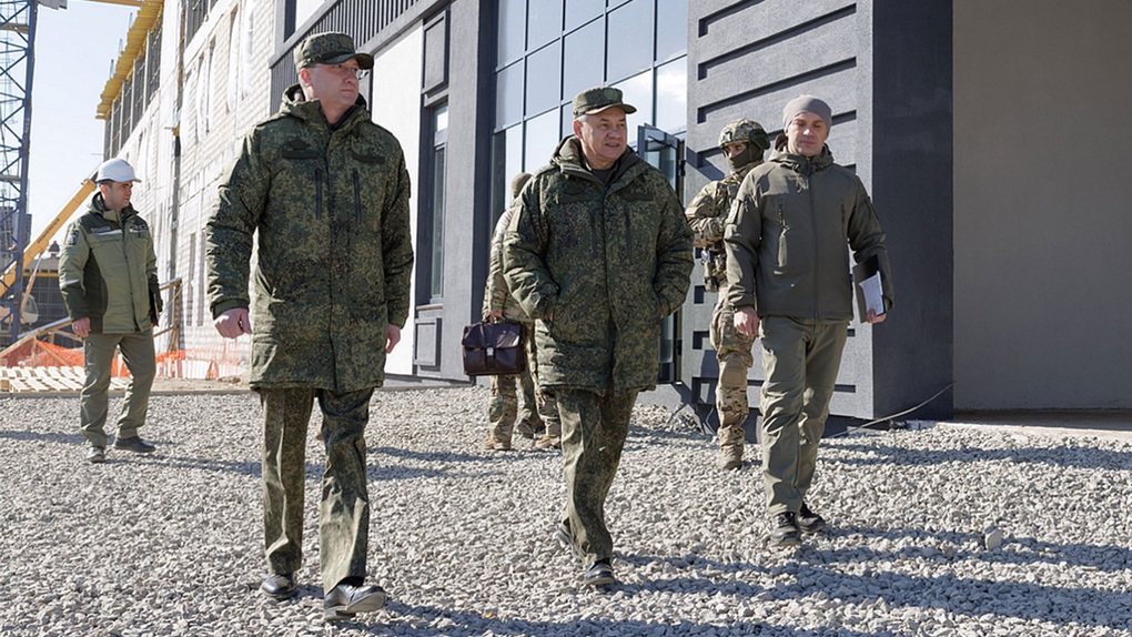 Bộ trưởng Quốc phòng Nga thăm thành phố cảng chiến lược Mariupol ở Ukraine - 1 Bộ trưởng Quốc phòng Nga thăm thành phố cảng chiến lược Mariupol ở Ukraine - 1