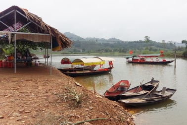 Bến thuyền không phép phục vụ khách du lịch trong lòng hồ thủy lợi