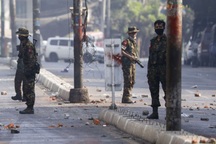 Myanmar trên bờ vực nội chiến, quân đội tuyên bố ngừng bắn