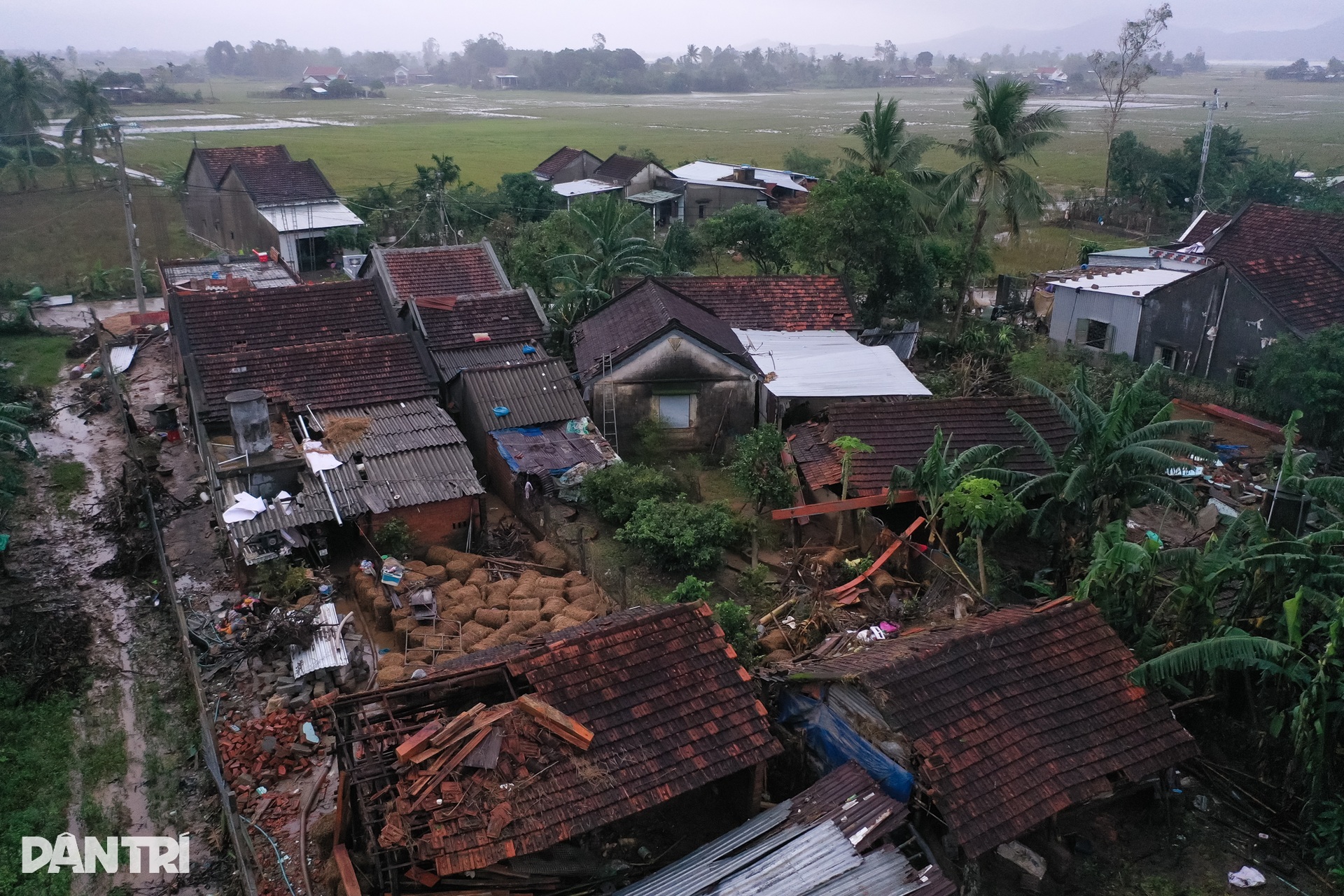 Nhà mất, người trắng tay: Những phận đời bơ vơ sau lũ ở Hòa Thịnh - 9 Nhà mất, người trắng tay: Những phận đời bơ vơ sau lũ ở Hòa Thịnh - 9
