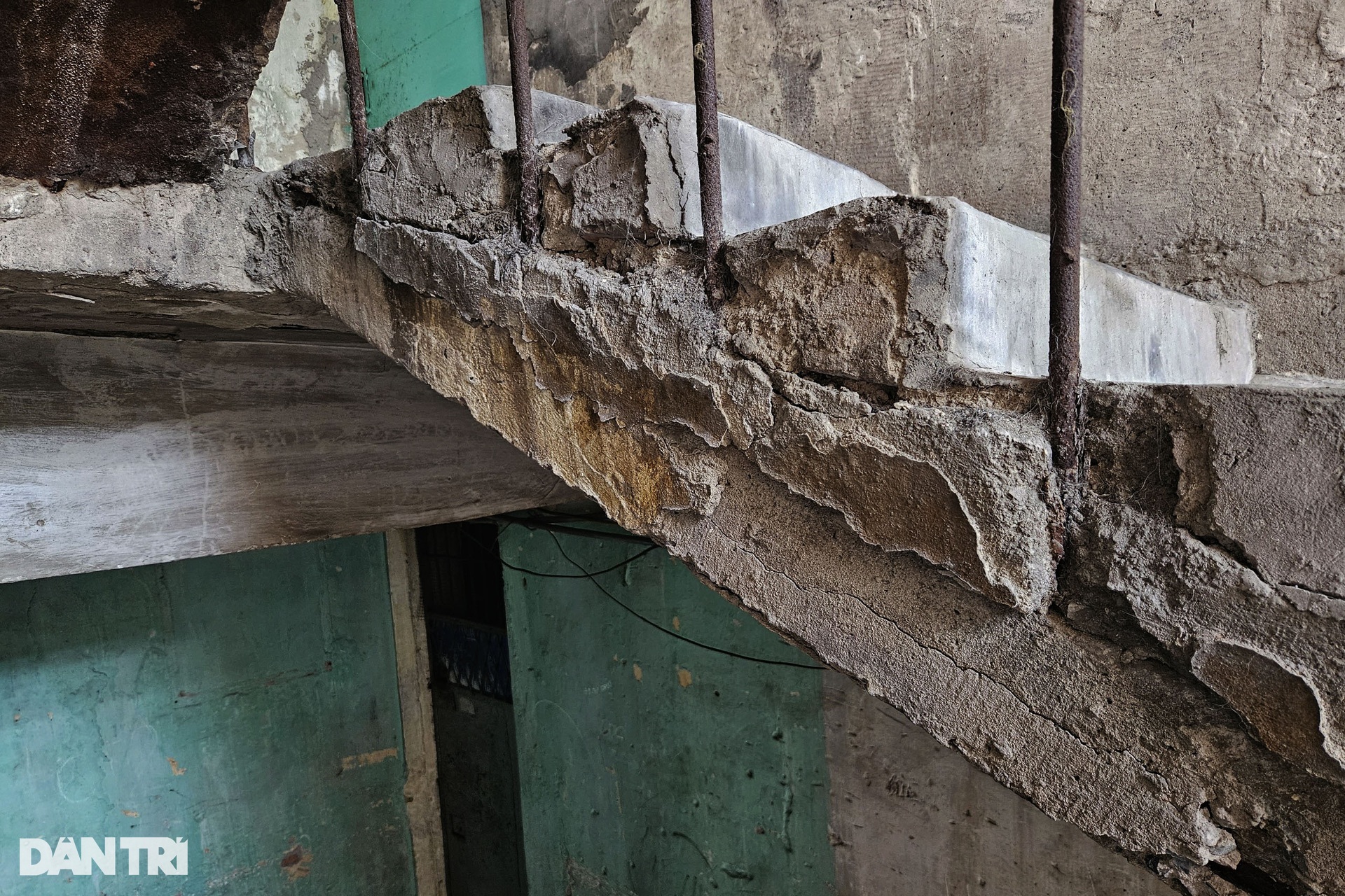Số phận hơn 2.600 hộ dân sống tại chung cư cũ nát ở Hải Phòng - 5 Số phận hơn 2.600 hộ dân sống tại chung cư cũ nát ở Hải Phòng - 5