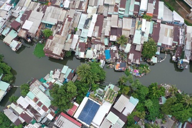 Rửa sạch kênh rạch ô nhiễm ở TPHCM bằng cách nào?