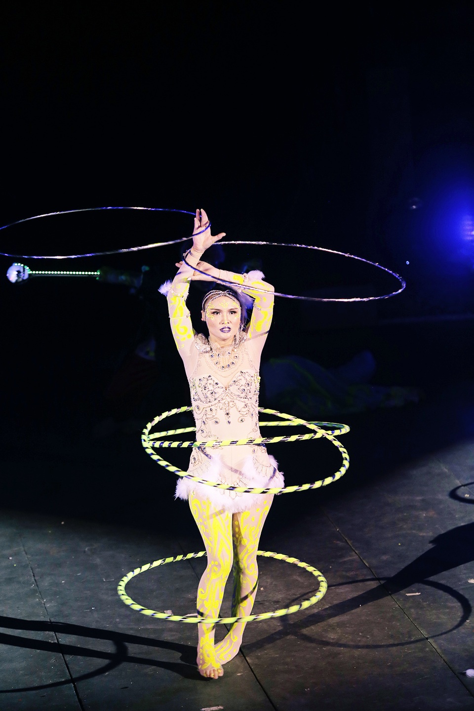 Mãn nhãn câu chuyện hồ ly 9 đuôi được kể qua vũ khúc lắc vòng - 1