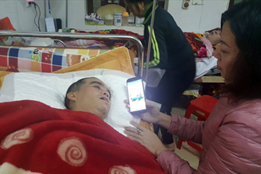 Cảm động trước tình cảm bạn đọc Dân trí dành cho thầy giáo Hoàng Bá Dũng