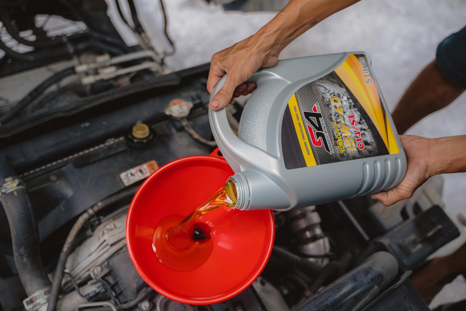 Dầu nhớt nhập khẩu S4: Sự lựa chọn an toàn cho ô tô, xe máy và các thiết bị máy móc công nghiệp - 2