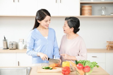 Làm mẹ chồng quá khó: "Tôi dạy con dâu việc nhà, con lại bảo tôi "hành" nó