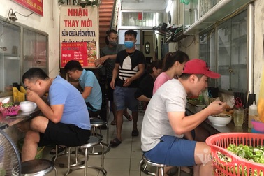 Ba thập kỷ giữ hương vị gia truyền, quán bún ốc bán 500 bát/ngày