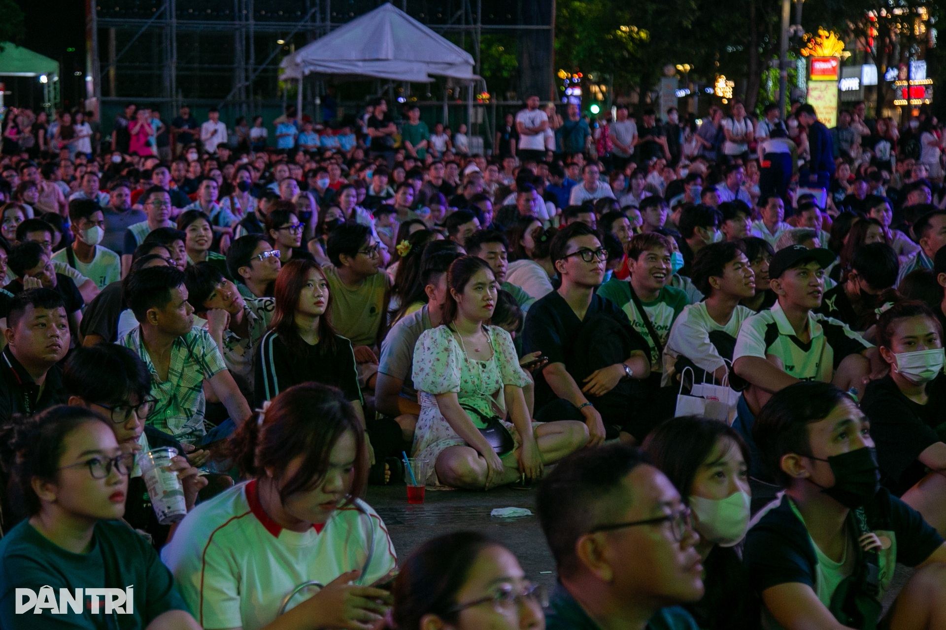 Người hâm mộ thất vọng trước thất bại của đội tuyển Việt Nam - 3 Người hâm mộ thất vọng trước thất bại của đội tuyển Việt Nam - 3