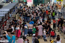 Sân bay Nội Bài, Tân Sơn Nhất "căng như dây đàn" trong ngày nghỉ cuối cùng