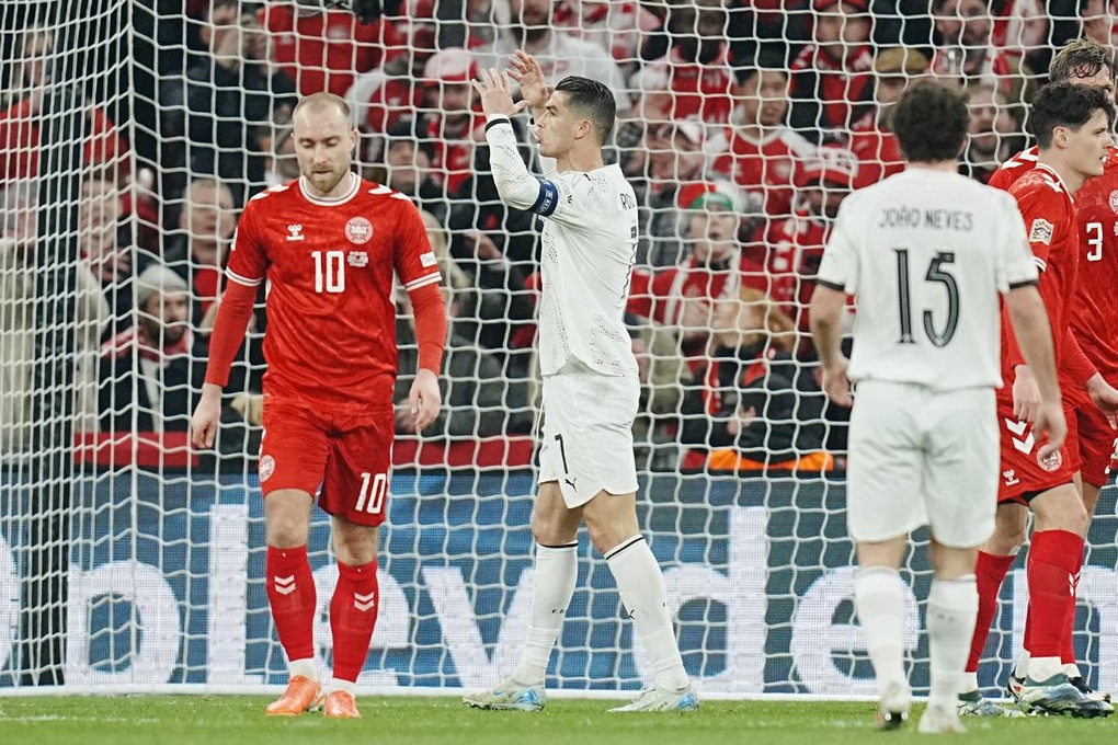 Ronaldo nhạt nhòa khiến Bồ Đào Nha thua Đan Mạch, Tây Ban Nha hòa Hà Lan - 1 Ronaldo nhạt nhòa khiến Bồ Đào Nha thua Đan Mạch, Tây Ban Nha hòa Hà Lan - 1