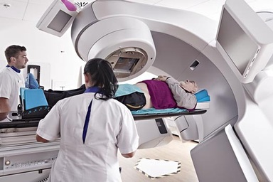 Không có khối u để cắt bỏ, bác sĩ điều trị ung thư máu như thế nào?