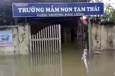 Trường học ngập lụt.