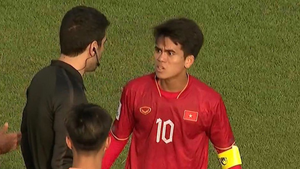 Tranh cãi gay gắt tình huống U20 Iran thoát thẻ đỏ ở trận gặp U20 Việt Nam - 2 Tranh cãi gay gắt tình huống U20 Iran thoát thẻ đỏ ở trận gặp U20 Việt Nam - 2