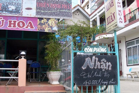 Sĩ tử “tốn kém” vì thi trên đất du lịch