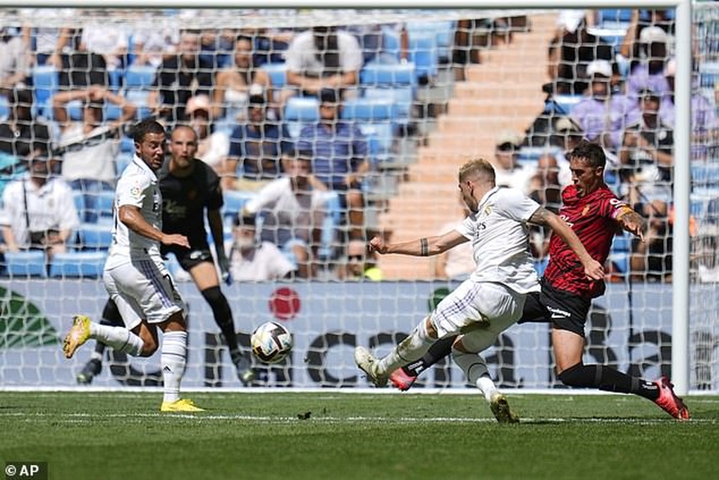 Duy trì mạch toàn thắng, Real Madrid trở lại ngôi đầu bảng La Liga - 4 Duy trì mạch toàn thắng, Real Madrid trở lại ngôi đầu bảng La Liga - 4
