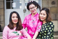 Nam thanh nữ tú mặc áo dài quảng bá văn hóa Việt tại Pháp