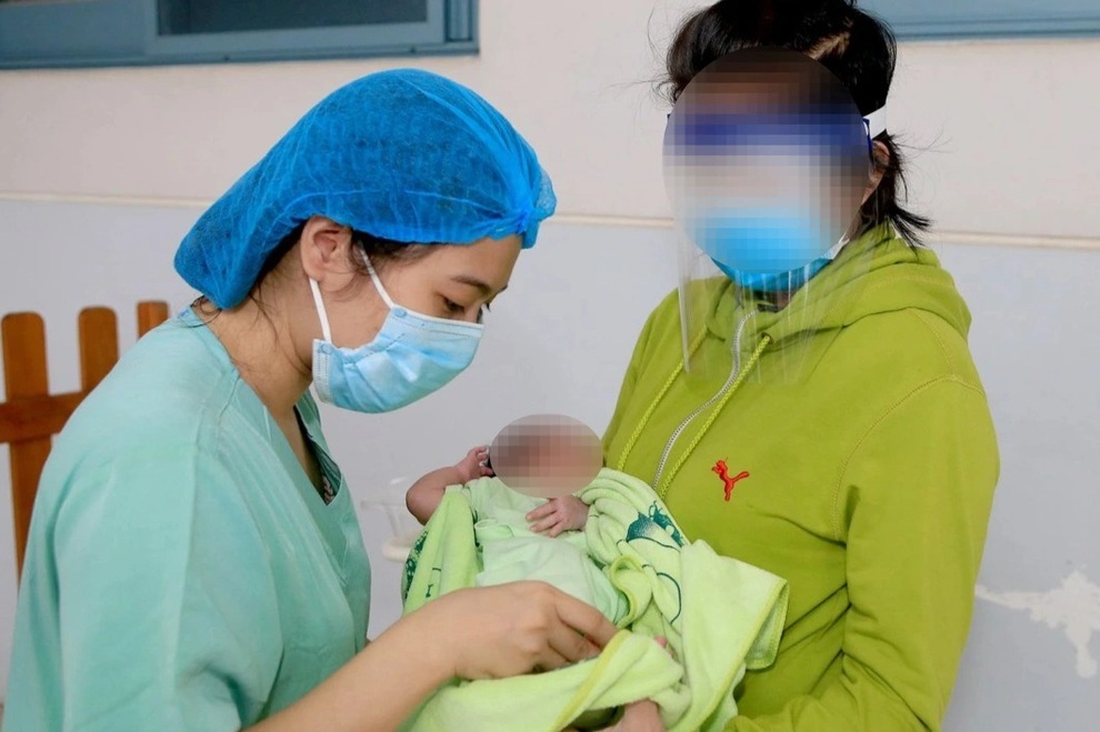 Thừa Thiên Huế: Cứu sống sản phụ mắc Covid-19 nguy kịch, mẹ tròn con vuông - 4 Thừa Thiên Huế: Cứu sống sản phụ mắc Covid-19 nguy kịch, mẹ tròn con vuông - 4