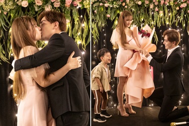 Thu Thủy khóc khi bạn trai kém 10 tuổi bất ngờ cầu hôn