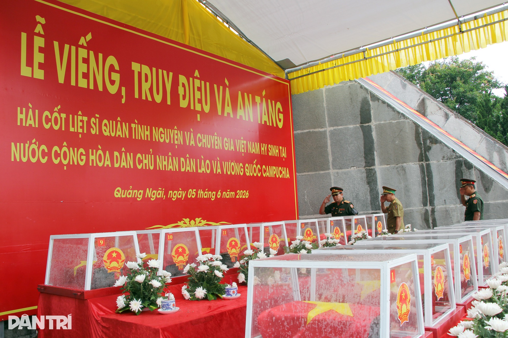 Hồi hương, an táng trọng thể 16 liệt sĩ hy sinh tại Lào và Campuchia - 3 Hồi hương, an táng trọng thể 16 liệt sĩ hy sinh tại Lào và Campuchia - 3