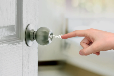 Nỗi lo "đụng đâu cũng bị giật" trong mùa đông và cách khắc phục