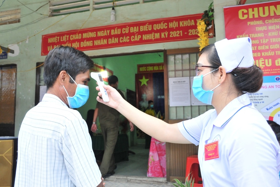 Sáng nay tôi gọi con cháu dậy sớm đi bầu cử - 6 Sáng nay tôi gọi con cháu dậy sớm đi bầu cử - 6