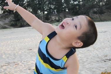 Vẻ ngộ nghĩnh của con trai “chuồn chuồn ớt” Ngọc Khuê