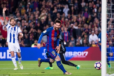 Barcelona 3-2 Sociedad: Cú đúp của Messi
