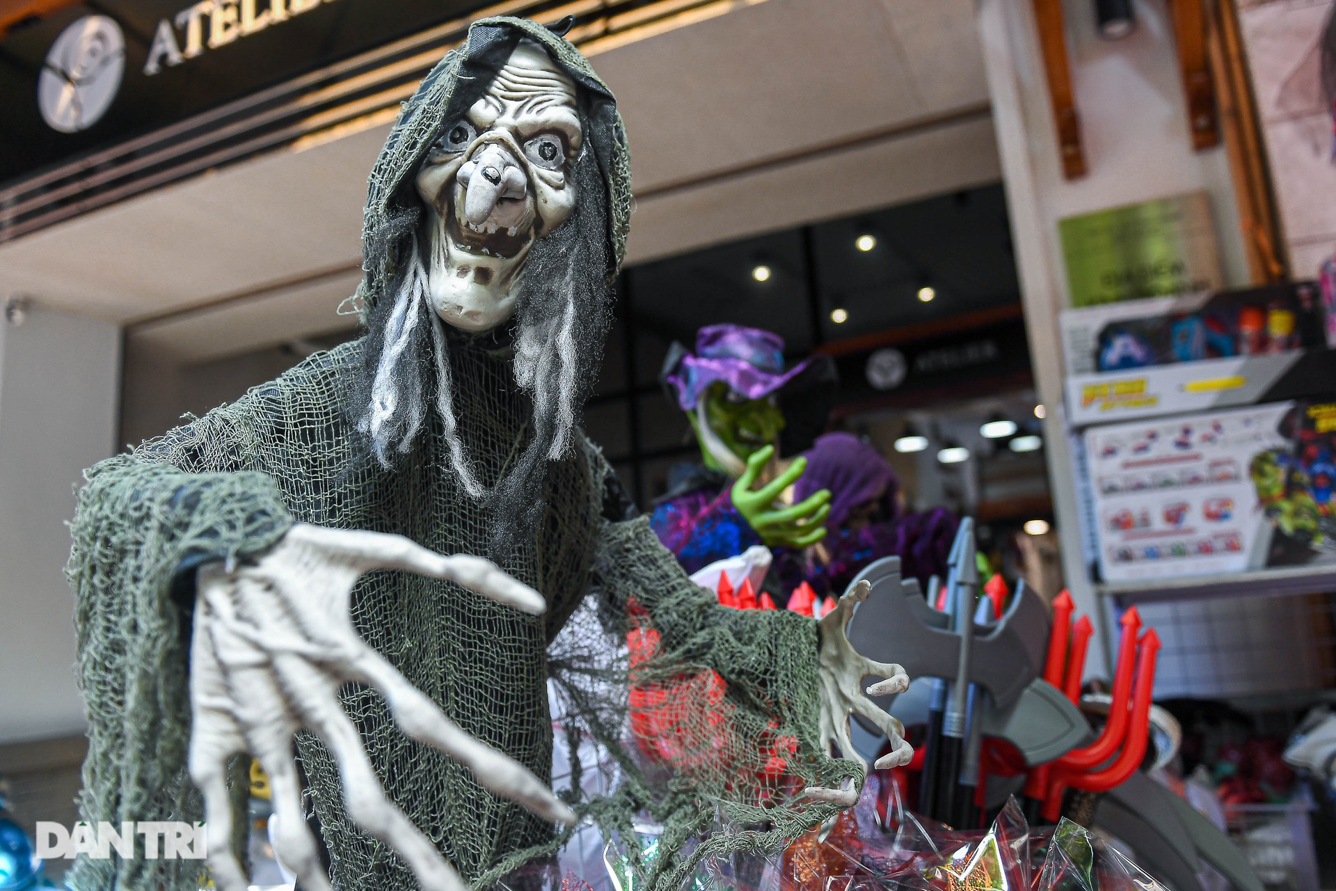 Phố Hàng Mã: Tràn ngập đồ chơi kinh dị trước ngày lễ Halloween - 5