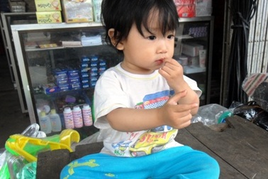 Trẻ nghỉ Tết sớm, bố mẹ “lao đao”