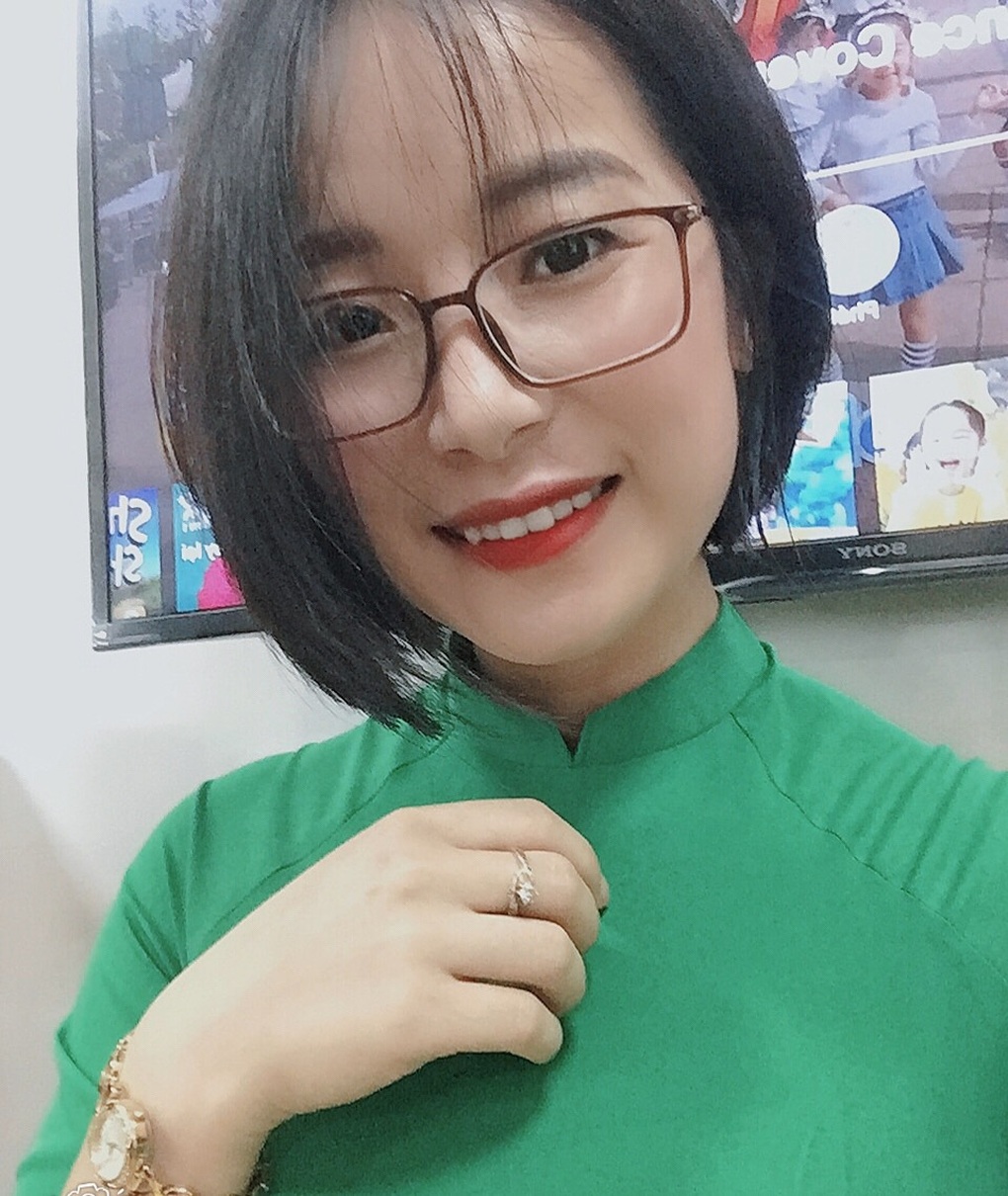 Cô giáo khuyết tật viết chữ đẹp như in bằng tay trái - 1 Cô giáo khuyết tật viết chữ đẹp như in bằng tay trái - 1