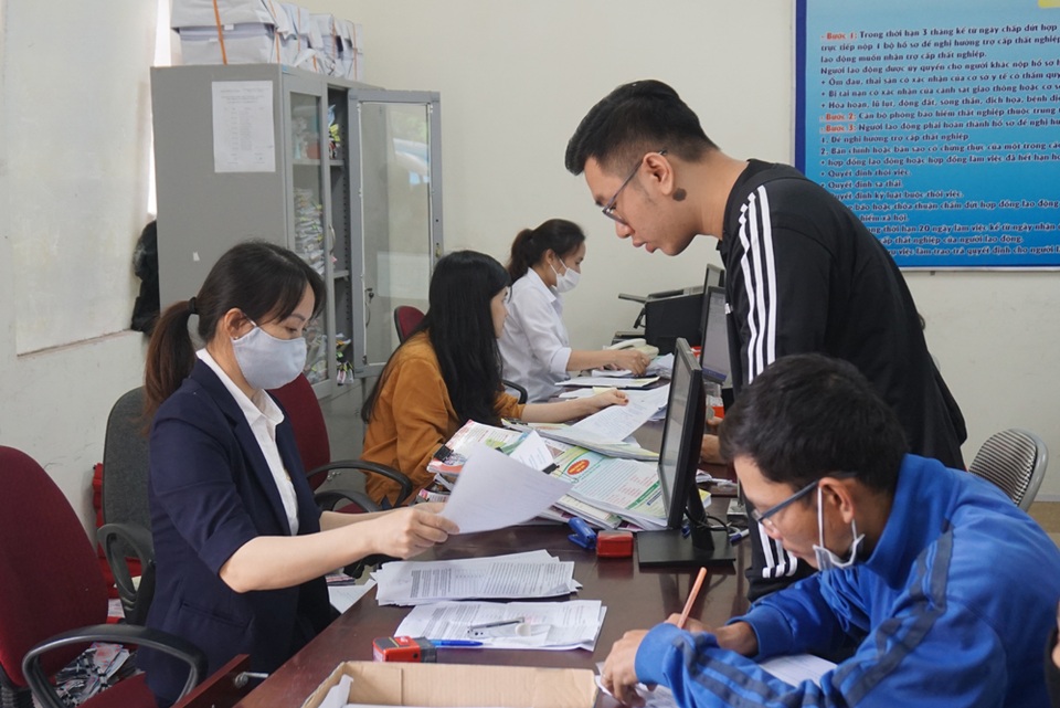 Nghệ An: 9 tháng giải quyết trợ cấp thất nghiệp cho hơn 14.000 lao động - 3 Nghệ An: 9 tháng giải quyết trợ cấp thất nghiệp cho hơn 14.000 lao động - 3