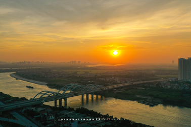 Ngắm hoàng hôn tuyệt đẹp từ căn hộ bên sông