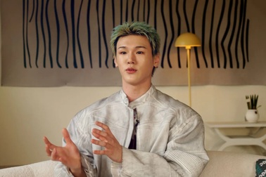 Nam nghệ sĩ Hàn gây sốc khi công khai là người đồng tính trên sân khấu