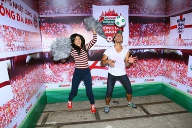 Fan bóng đá Việt “tranh vé VIP” tham gia chuyến đi đến Old Trafford