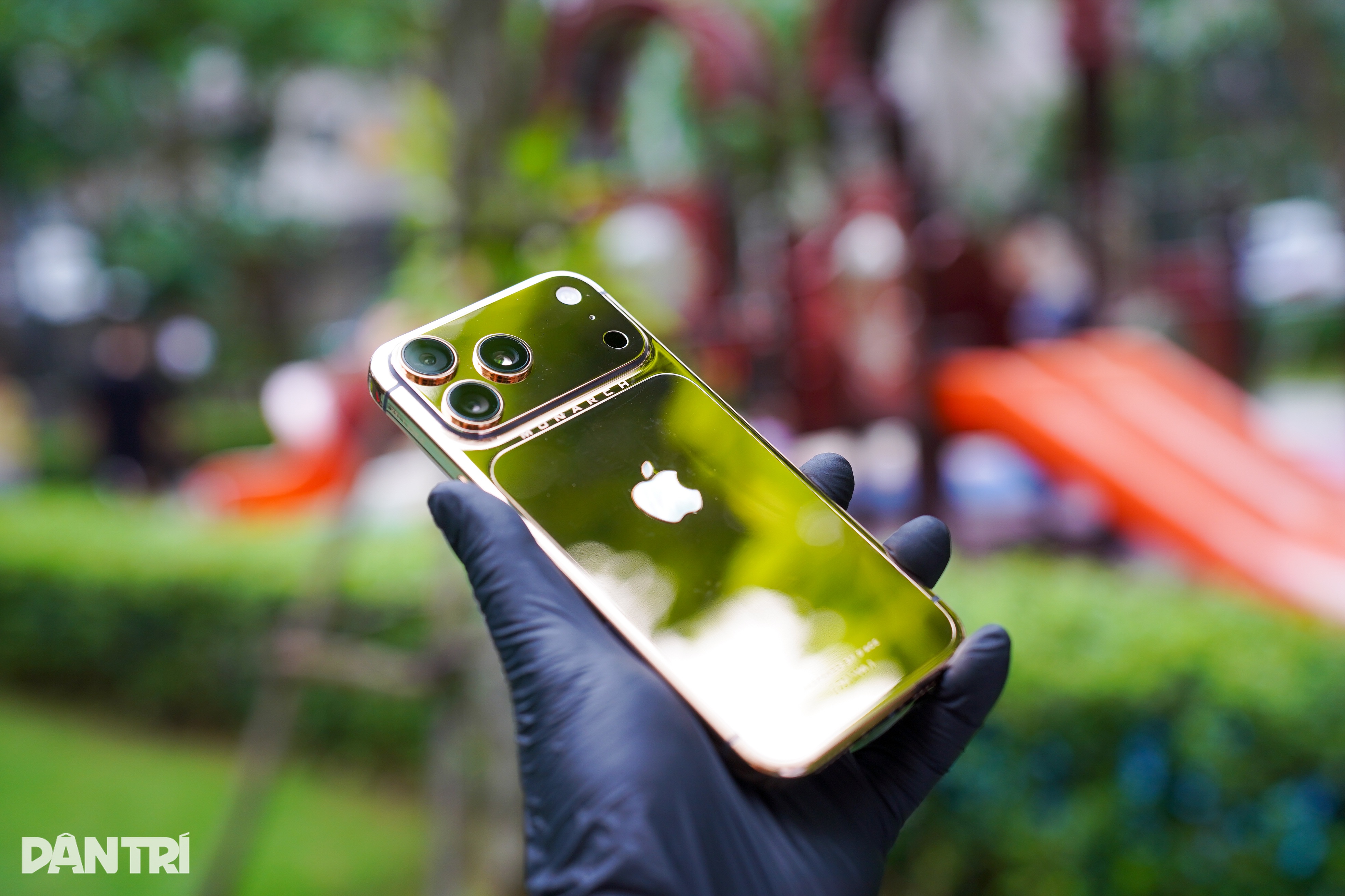 iPhone 17 Pro Max bản độ mạ vàng, giá từ 139 triệu đồng - 8