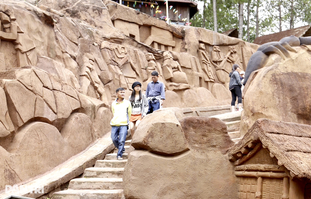 Chủ đường hầm điêu khắc Đà Lạt tố cáo đoàn thanh tra ngành thuế lên công an - 1 Chủ đường hầm điêu khắc Đà Lạt tố cáo đoàn thanh tra ngành thuế lên công an - 1