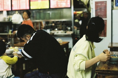 Những thói quen ăn uống gây hại không ngờ của người Việt