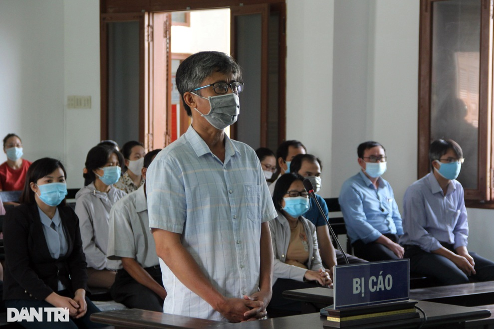 Xét xử 17 cán bộ liên quan vụ lộ đề thi công chức - 4 Xét xử 17 cán bộ liên quan vụ lộ đề thi công chức - 4
