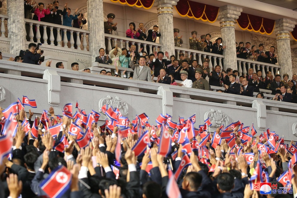 Cảnh duyệt binh hoành tráng trong đêm của Triều Tiên - 3 Cảnh duyệt binh hoành tráng trong đêm của Triều Tiên - 3