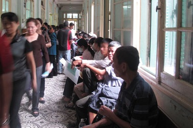 Từ chối phong bì, bác sĩ giới thiệu bệnh nhân ra phòng khám ngoài 