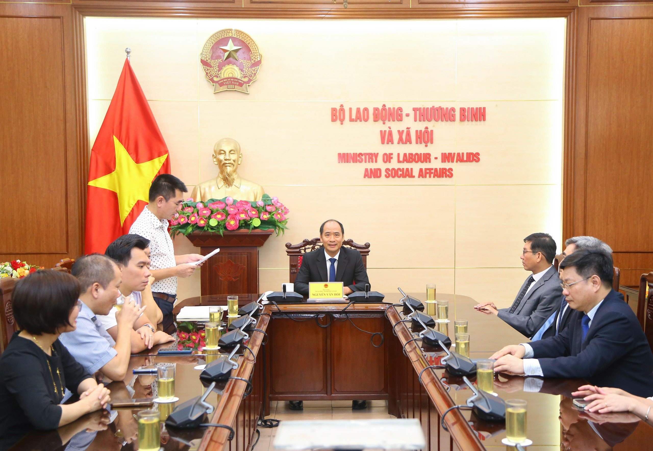 מינוי 2 פקידים ברמת מחלקה ועובדי מדינה במשרד העבודה, הנכים והרווחה - 1 Bổ nhiệm 2 cán bộ, công chức cấp vụ tại Bộ LĐ-TBXH - 1