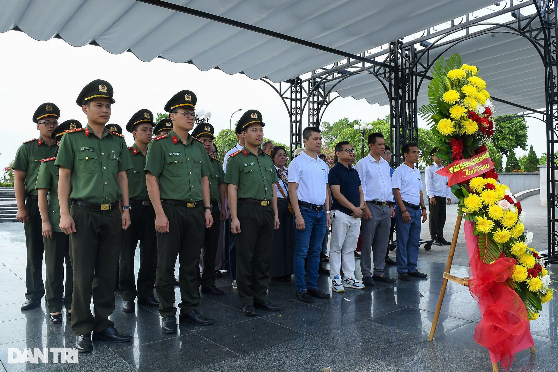Những liệt sỹ tuổi 20 xương thành đá, máu thành hoa viết nên hòa bình - 3 Những liệt sỹ tuổi 20 xương thành đá, máu thành hoa viết nên hòa bình - 3
