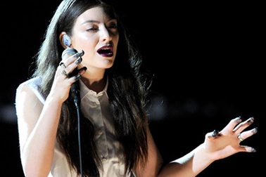 Ngôi sao 9X xinh đẹp giành giải Grammy 