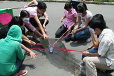 Sinh viên học kỹ năng làm việc nhóm