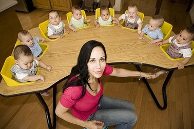 Khởi quay phim tài liệu hứa hẹn ăn khách về bà mẹ sinh 8