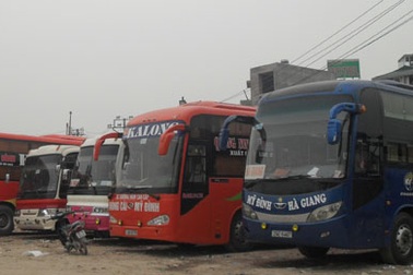 Hàng trăm lượt xe tăng cường ngày giỗ Tổ