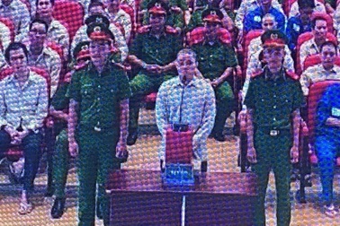 Con mua ma túy bán kiếm lời, nhờ mẹ nhận hàng giúp trong vụ VN10