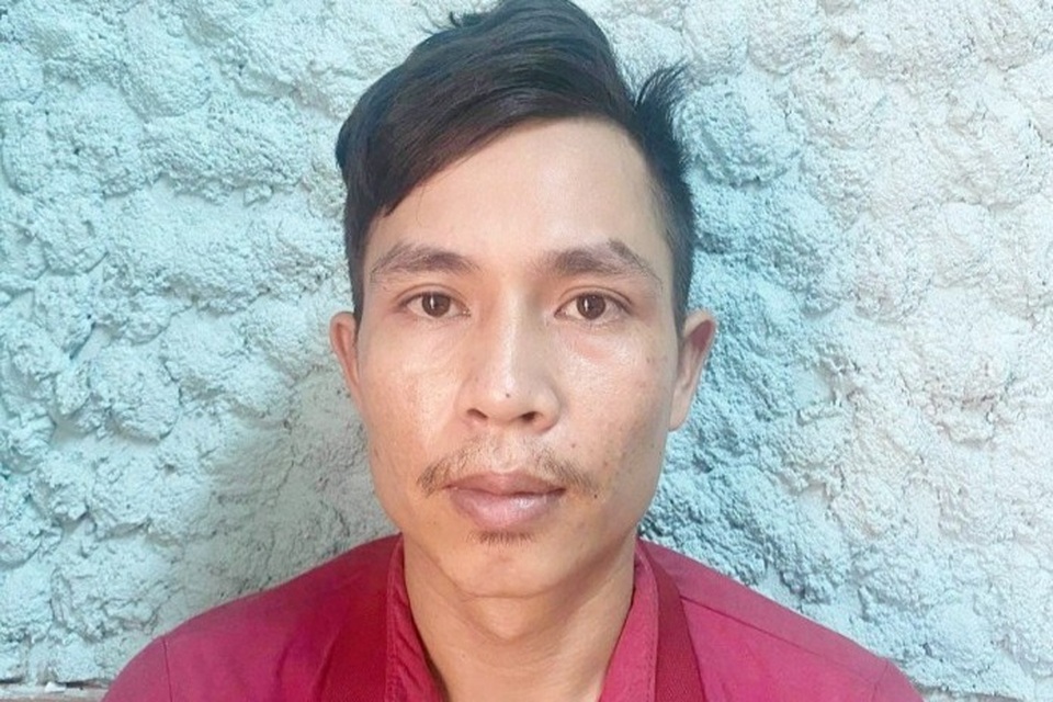 Đi qua đoạn đường vắng, thiếu nữ bị kẻ lạ mặt khống chế, hiếp dâm - 1 Đi qua đoạn đường vắng, thiếu nữ bị kẻ lạ mặt khống chế, hiếp dâm - 1